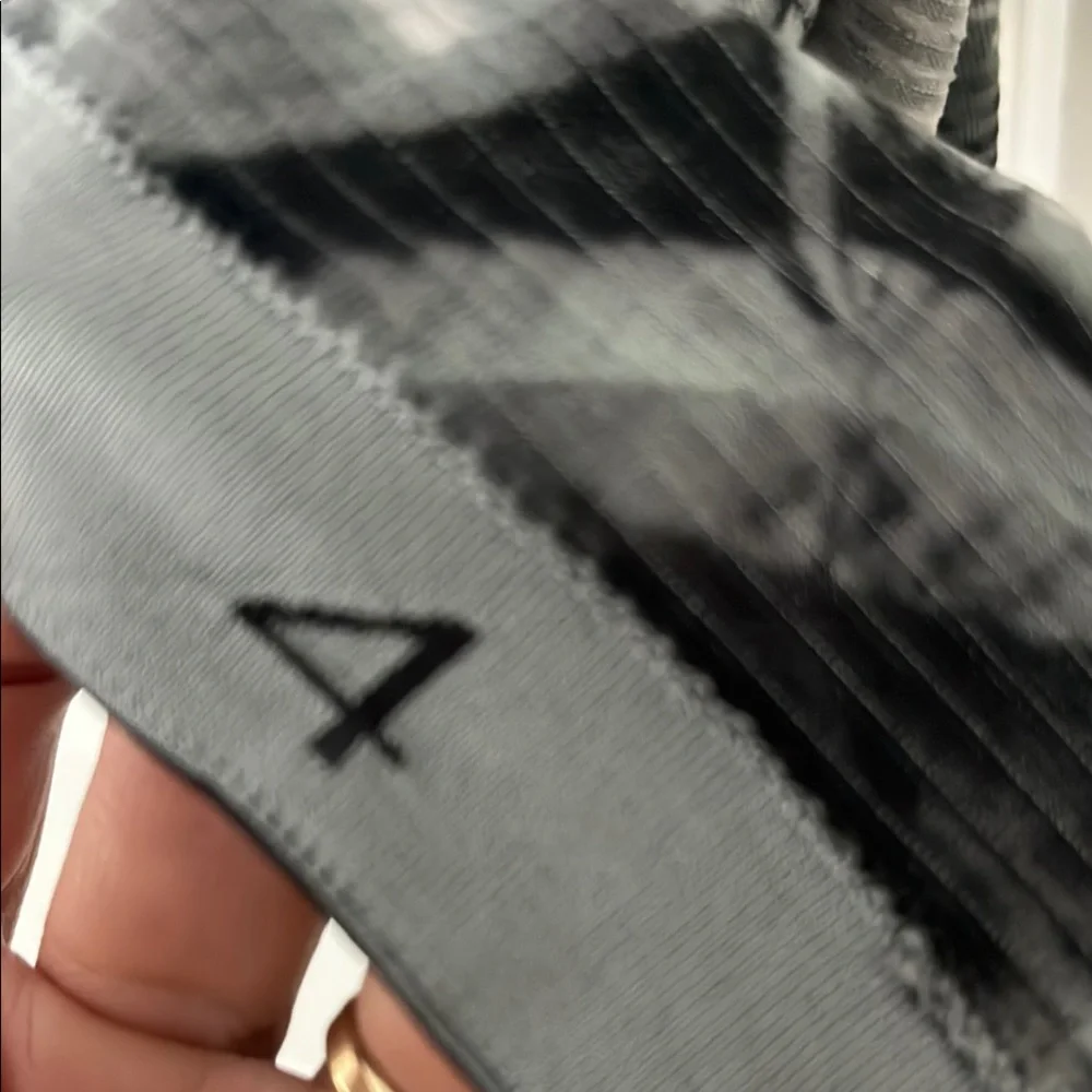 Peloton x Lululemon Gray Racerback Tank with Pink Logo Sz 4 - Picture 5 of 5